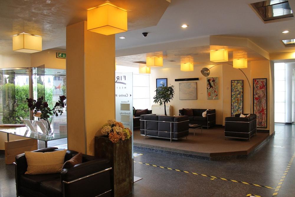 קלנצאנו Hotel First מראה חיצוני תמונה