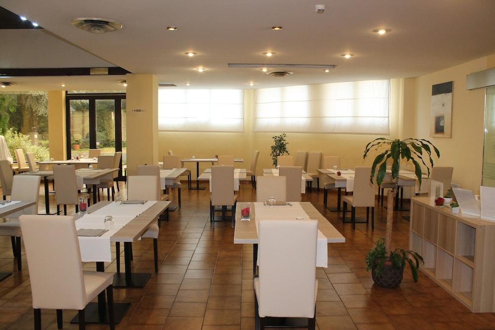 קלנצאנו Hotel First מראה חיצוני תמונה